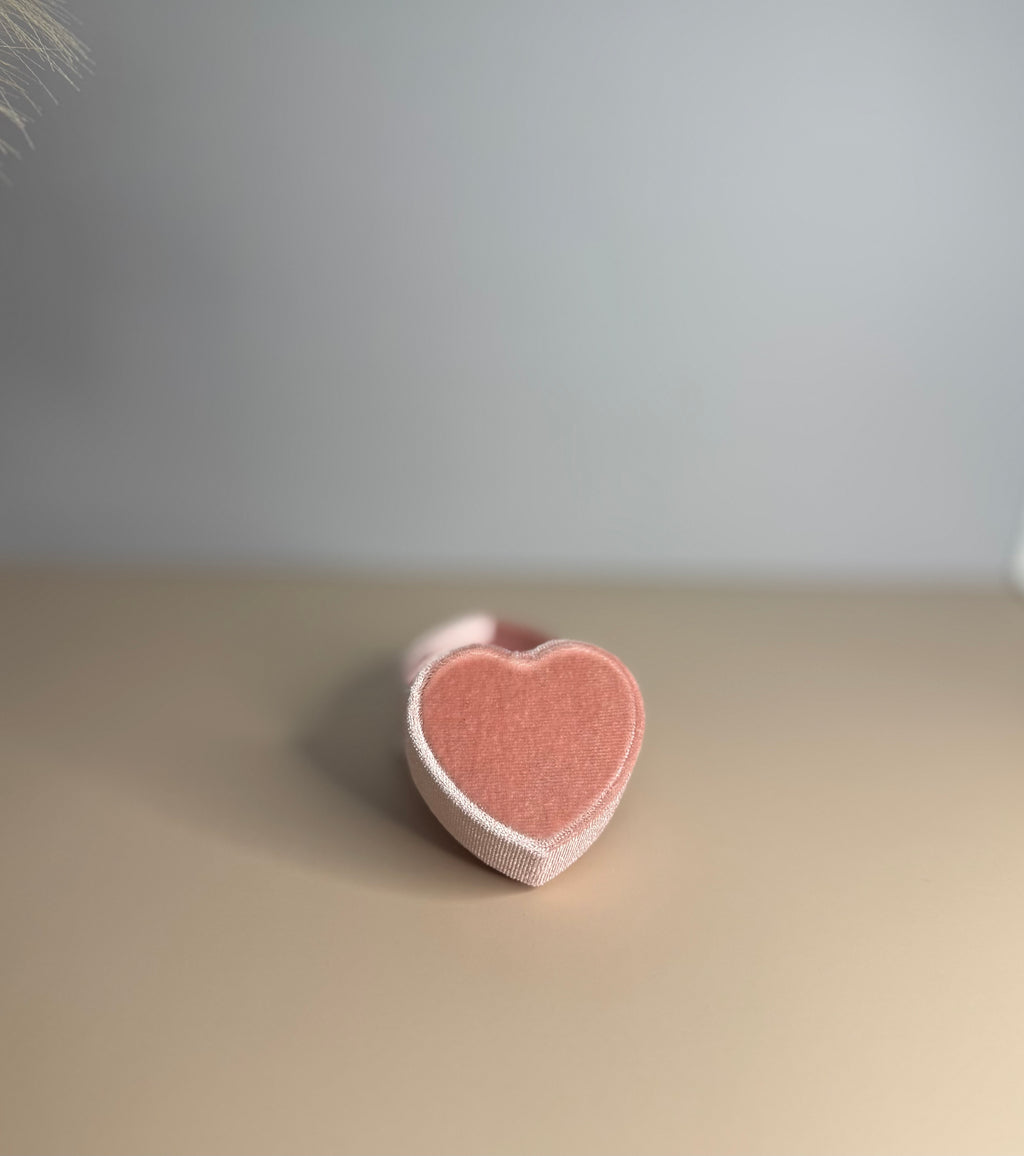 Heart-Shaped Velvet Ring Box – Blush Pink or Green Jewelry Gift Box