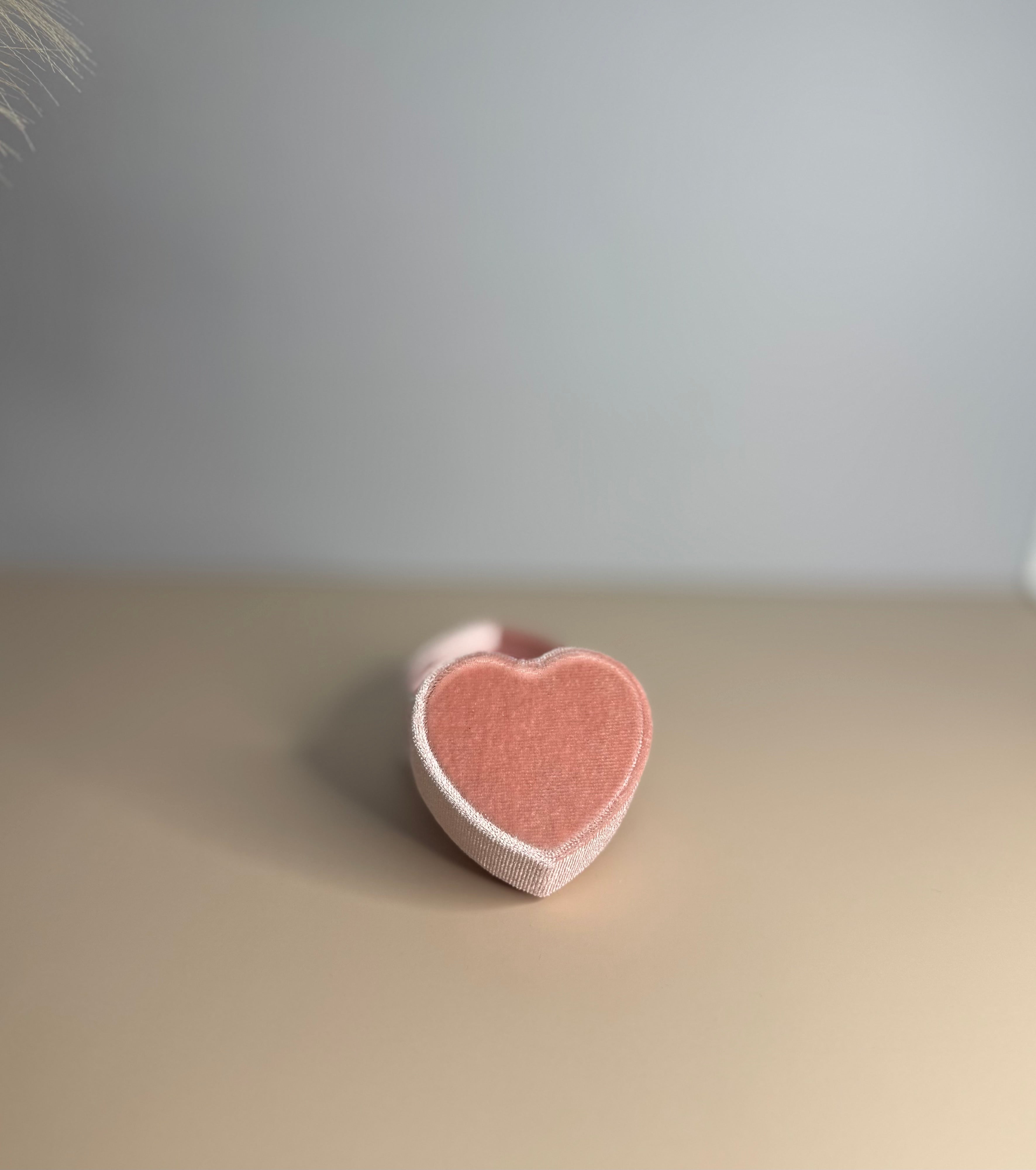 Heart-Shaped Velvet Ring Box – Blush Pink or Green Jewelry Gift Box