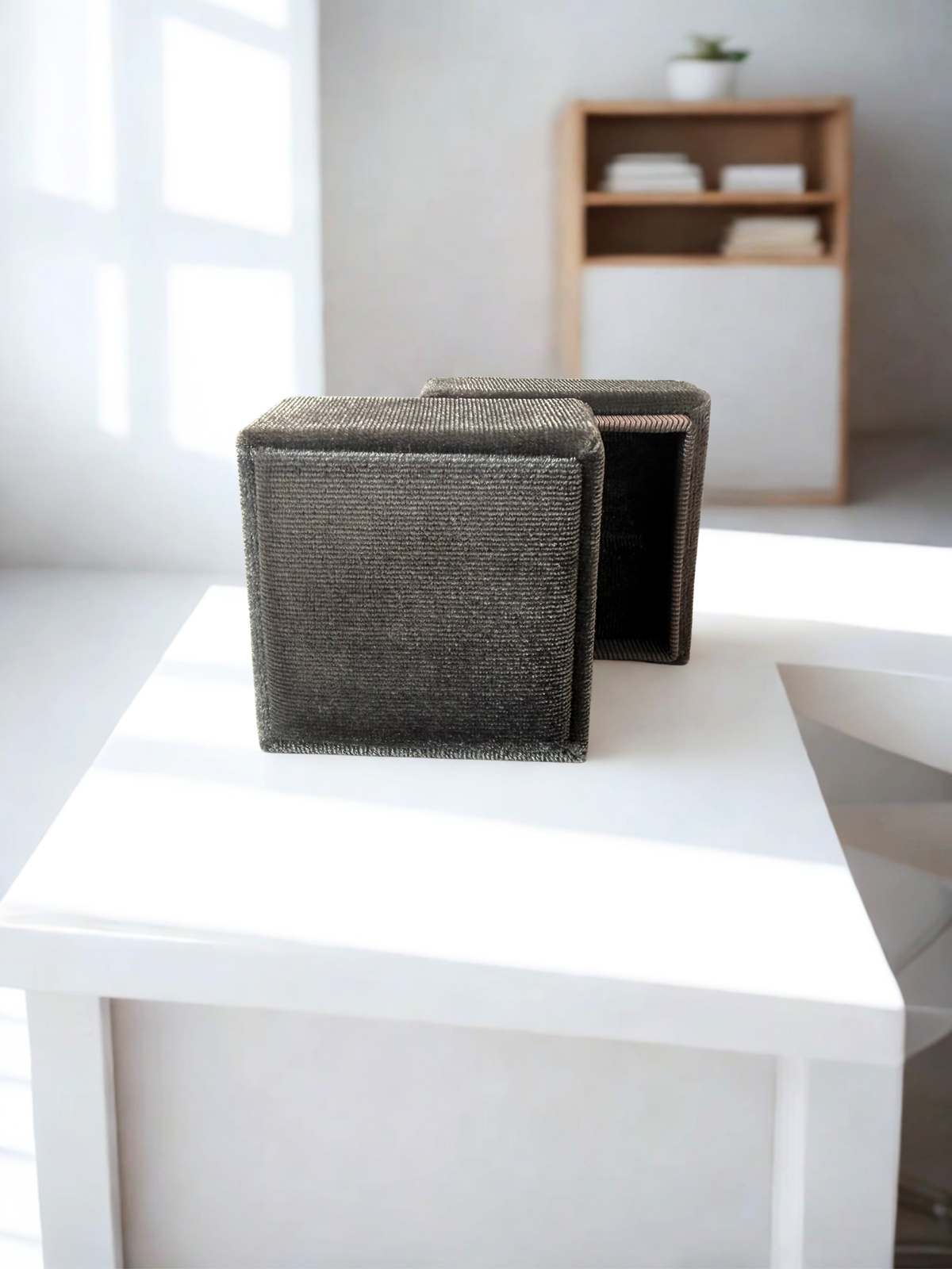 Square Velvet Ring Box – Classic Single-Slot Jewelry Gift Box