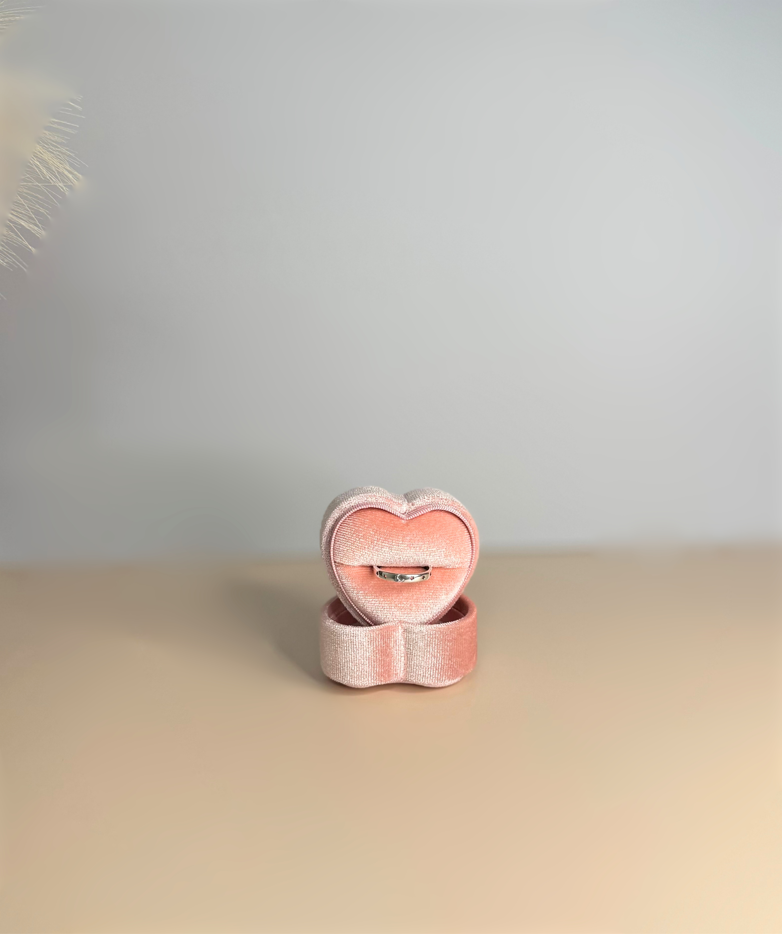Heart-Shaped Velvet Ring Box – Blush Pink or Green Jewelry Gift Box
